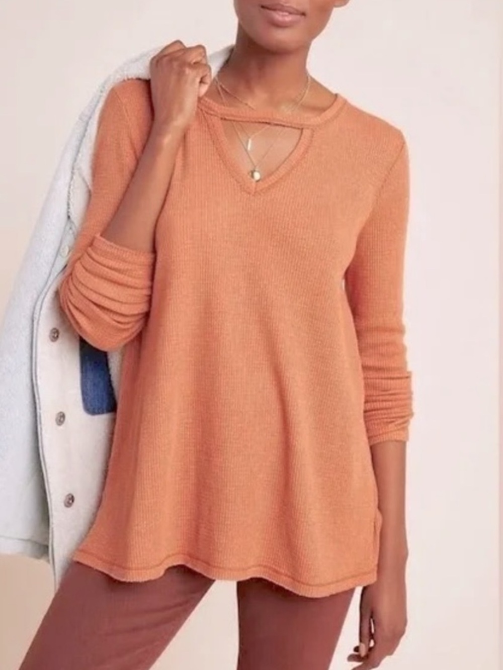 Anthropology T.La Women's V-Neck Lightweight Sweater in Peach